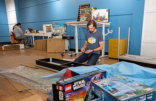 ROBERT LEE / FREE PRESS
Ian Makita, co-owner of The Little Brick Market sets up the new store on Grant Ave. in Winnipeg on Thursday, August 13, 2026. The new and used Lego shop, is tripling its size after being open for roughly a year.