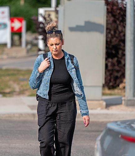 ROBERT LEE / FREE PRESS
Tania Homenchuk is photographed walking to a bus stop in Winnipeg on Thursday, August 13, 2026. Homenchuk, along with many other residents and natives of Winnipeg, is disappointed with the launch of the Primary Transit Network, which has led to thousands of complaints and concerns rolling into the city.