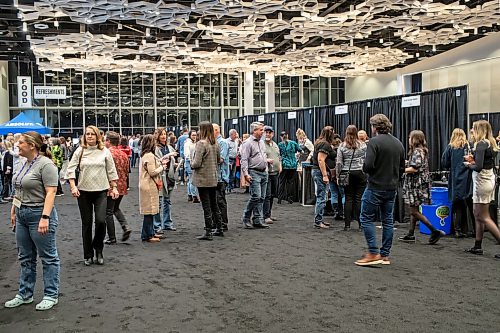 BROOK JONES / WINNIPEG FREE PRESS
Wine festival goers attend the public tastings at the 2024 edition of the Winnipeg Wine Festival at the RBC Convention Centre in Winnipeg, Man., Friday, Jan. 26, 2024.