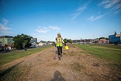 MIKAELA MACKENZIE / FREE PRESS
City crew member Tee Silver checks for needles and other hazardous materials at Freight House park on Thursday, Aug. 13, 2026.
For Malak story.
Free Press 2026