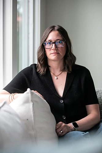 MIKAELA MACKENZIE / FREE PRESS
Jade Fisette, a speech language pathologist who runs Sandbox Speech Therapy in Winnipeg, on Friday, Aug. 14, 2026. A new coalition representing students who stutter and struggle with other speech-related challenges is decrying the University of Manitoba’s decision to shelve plans to train in-demand clinicians.
For Maggie story.
Free Press 2026