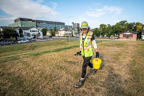 MIKAELA MACKENZIE / FREE PRESS
City crew member Tee Silver checks for needles and other hazardous materials at Freight House park on Thursday, Aug. 13, 2026.
For Malak story.
Free Press 2026