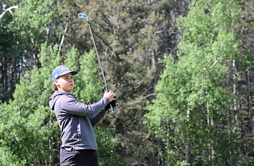 Brandon's Hunter Oakden shot a 4-under 68 to win the Tamarack golf tournament junior medal at Clear Lake Golf Course on Monday. (Thomas Friesen/The Brandon Sun)