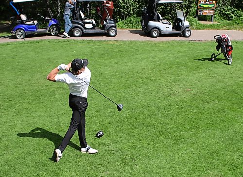 Grady Chuback hits his tee shot on the 14th hole on Tuesday. (Thomas Friesen/The Brandon Sun)