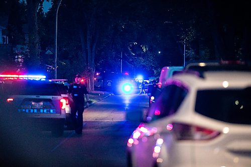 MIKAELA MACKENZIE / FREE PRESS
The Winnipeg Police Service tactical unit on scene at Ashburn Street on Monday, Aug. 17, 2026.
Free Press 2026