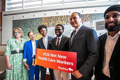 MIKAELA MACKENZIE / FREE PRESS
Health minister Uzoma Asagwara, Dr. Ayomikun Soyombo and Premier Wab Kinew hold a sign advertising 4725 net new provincial health care workers after a press conference at Seven Oaks Hospital on Tuesday, Aug. 18, 2026.
For Carol/Morgan story.
Free Press 2026
