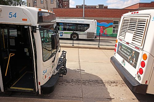 18082026
Brandon Transit busses stop at the Brandon Transit Downtown Terminal on Tuesday. 
(Tim Smith/The Brandon Sun)