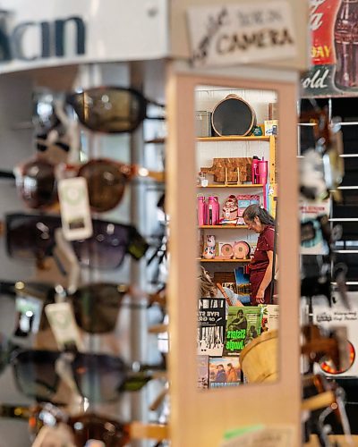 ROBERT LEE / FREE PRESS
Shoppers peruse H.G. Tergesen & Sons, a long-running store in Gimli on Tuesday, August 18, 2026.