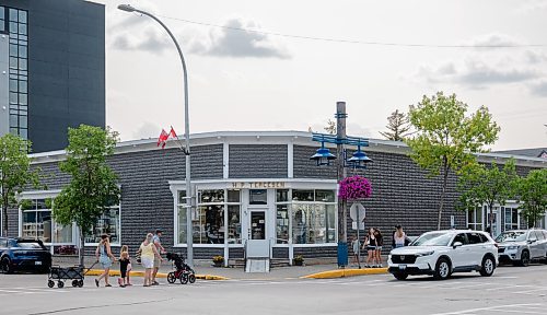 ROBERT LEE / FREE PRESS
H.G. Tergesen &amp; Sons is a popular destination for visitors in Gimli on Tuesday, August 18, 2026. 
