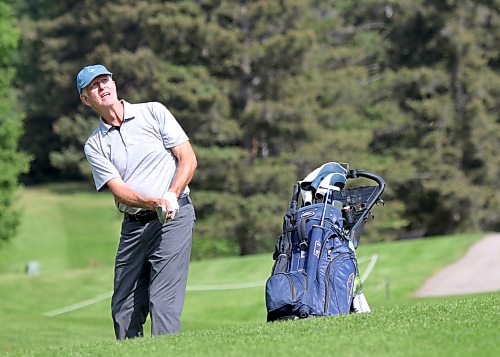 Murray Lindenberg hits his approach shot on the eighth hole to within six inches of the cup en route to a quarterfinal win. (Thomas Friesen/The Brandon Sun)