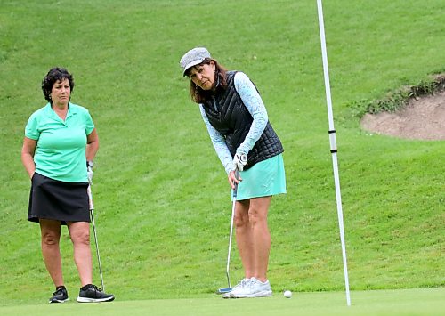 Jody Bieber, right, putts while teammate Jayne Troop watches during their Tamarack ladies scramble quarterfinal on Wednesday. (Thomas Friesen/The Brandon Sun)