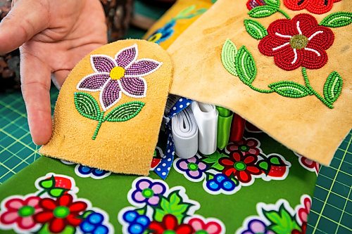 MIKAELA MACKENZIE / FREE PRESS
Jessica Lavallee, owner of Trail Creations & Supply, shows her grandmotherճ beading at the Indigenous-owned fabric and art store opening this weekend on Wednesday, Aug. 19, 2026.
For Gabby story.
Free Press 2026