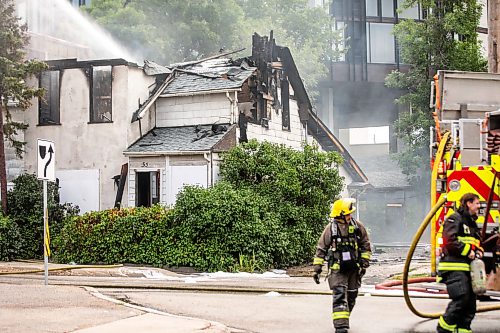 MIKAELA MACKENZIE / FREE PRESS
	
The scene of a house fire at Disraeli and Argyle on Thursday, Aug. 20, 2026.


Free Press 2026