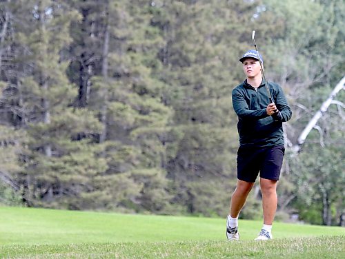 Defending junior champ Hunter Oakden is back in the final after knocking off Brayden Hamm 3 and 2. (Thomas Friesen/The Brandon Sun)