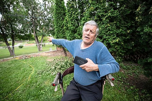 MIKAELA MACKENZIE / FREE PRESS
Philip Kaban, whose backyard looks out onto Sturgeon Creek (and a fenced-in hole that has been there since 2023), on Thursday, Aug. 20, 2026.
For Malak story.
Free Press 2026