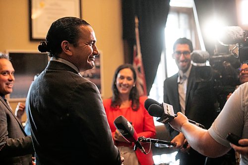 MIKAELA MACKENZIE / FREE PRESS
Premier Wab Kinew speaks to media in his office at the Manitoba legislature on Thursday, Aug. 20, 2026.
For Carol story.
Free Press 2026