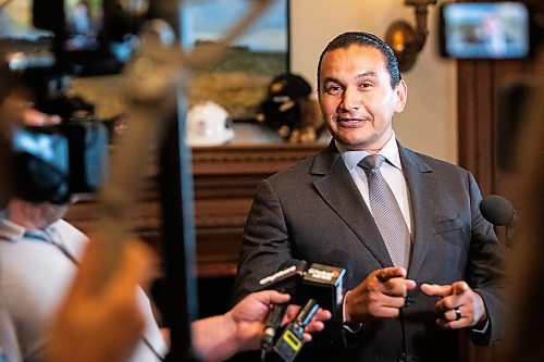 MIKAELA MACKENZIE / FREE PRESS
Premier Wab Kinew speaks to media in his office at the Manitoba legislature on Thursday, Aug. 20, 2026.
For Carol story.
Free Press 2026