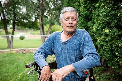 MIKAELA MACKENZIE / FREE PRESS
Philip Kaban, whose backyard looks out onto Sturgeon Creek (and a fenced-in hole that has been there since 2023), on Thursday, Aug. 20, 2026.
For Malak story.
Free Press 2026
