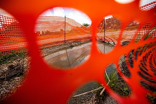 MIKAELA MACKENZIE / FREE PRESS
A hole, surrounded by orange fencing, which has been there since 2023 at Sturgeon Creek on Thursday, Aug. 20, 2026.
For Malak story.
Free Press 2026
