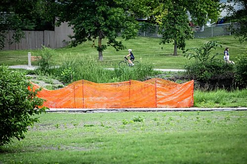 MIKAELA MACKENZIE / FREE PRESS
	
A hole, surrounded by orange fencing, which has been there since 2023 at Sturgeon Creek on Thursday, Aug. 20, 2026.

For Malak story.
Free Press 2026