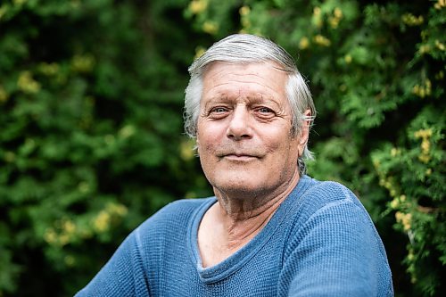MIKAELA MACKENZIE / FREE PRESS
Philip Kaban, whose backyard looks out onto Sturgeon Creek (and a fenced-in hole that has been there since 2023), on Thursday, Aug. 20, 2026.
For Malak story.
Free Press 2026