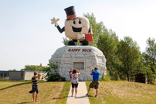 MIKE DEAL / WINNIPEG FREE PRESS
Visitors take a moment to photograph the Happy Rock in the town of Gladstone, MB, where Eileen Clarke the MLA for Agassiz is from.
210716 - Friday, July 16, 2021.