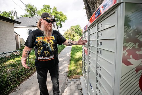 MIKAELA MACKENZIE / FREE PRESS
Stephen Giesbrecht with a community mailbox on Andrews Street near Atlantic Avenue on Friday, Aug. 21, 2026.
For Morgan story.
Free Press 2026