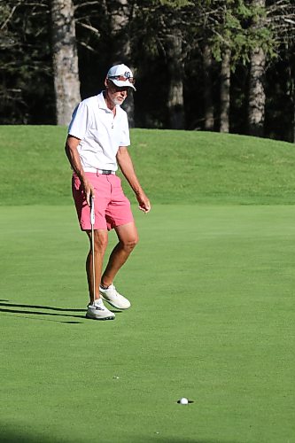 Jason Thorpe rolls in a birdie putt on the 14th hole during the Tamarack final at Clear Lake Golf Course on Saturday. (Thomas Friesen/The Brandon Sun)