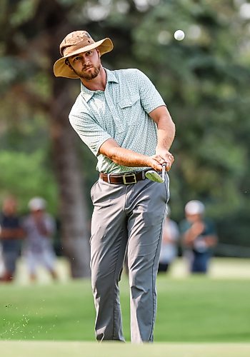 JOHN WOODS / FREE PRESS
Adam Duncan makes his shot onto the green on the playoff hole during the Manitoba Open final round at Elmhurst Golf Club Sunday, August 23, 2026.
reporter: mike