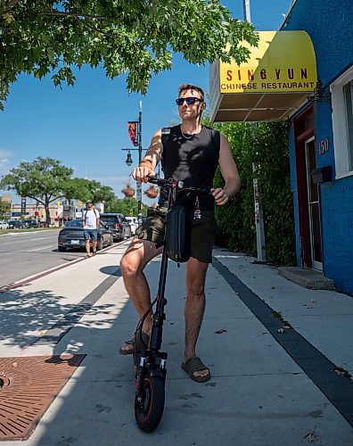 ROBERT LEE / FREE PRESS
Volodymyr Ishchenko rides his electric scooter through Winnipeg on Monday, August 24, 2026.