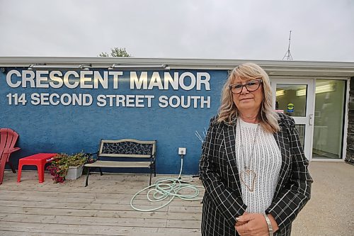 Spruce Woods MLA Colleen Robbins stands outside Crescent Manor in Souris. Robbins said she is worried about the safety of residents. (Connor McDowell/The Brandon Sun)
