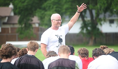 Hed coach Mike Steeves addresses the team at the end of practice on Tuesday. He's been the head of the program at Vincent Massey since 2009. (Rowan McCarthy/Brandon Sun)