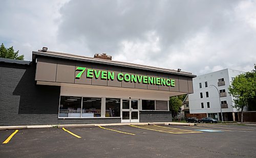 ROBERT LEE / FREE PRESS
The 7 Even store on Ellice Ave. is closed with an empty parking lot in front in Winnipeg on Tuesday, August 25, 2026. 

For Tiago’s story