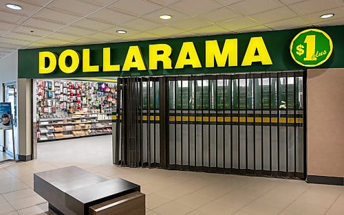 ROBERT LEE / FREE PRESS
The Dollarama in west Winnipeg where a security guard was stabbed during a robbery on Tuesday afternoon is photographed on Wednesday, August 26, 2026.
