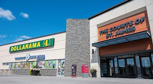 ROBERT LEE / FREE PRESS
The Dollarama in west Winnipeg where a security guard was stabbed during a robbery on Tuesday afternoon is photographed on Wednesday, August 26, 2026.