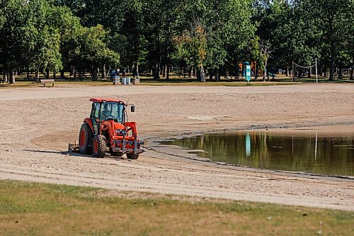 MIKE DEAL / FREE PRESS
A tractor scrapes the beach in St. Malo Provincial Park cleaning away goose feces in an attempt to reduce E. coli in the water. 
Reporter: Melissa Martin
260821 - Friday, August 21, 2026.