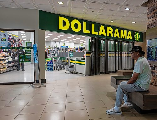 ROBERT LEE / FREE PRESS
The Dollarama in west Winnipeg where a security guard was stabbed during a robbery on Tuesday afternoon is photographed on Wednesday, August 26, 2026.