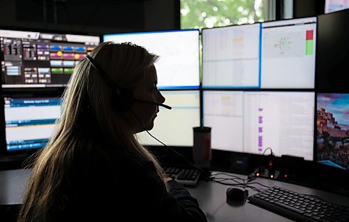ROBERT LEE / FREE PRESS
Shawna Terletski, district chief of communications, scans one of her many computer screens at her desk at the 911 Communications Centre on Wednesday, August 19, 2026. The screens and corded headset are strong visual cues in the communications centre.