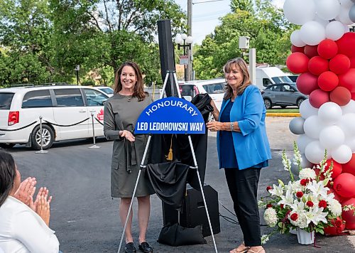 ROBERT LEE / FREE PRESS
Councillor Janice Lukes, left, and Lea Ledohowski, Leo’s daughter and President of Canad Inns, unveil the signage for “Leo Ledohowski Way”, an honourary street naming recognizing the Canad Inns founder’s contributions to the city at Canad Inns Destination Centre Garden City in Winnipeg on Thursday, August 27, 2026. 