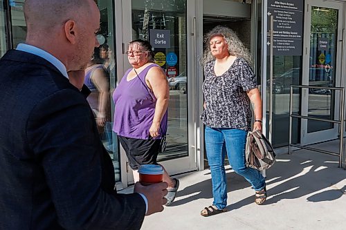 MIKE DEAL / FREE PRESS
Tammy Freynet (in bluejeans), the nurse accused of smothering a patient at Bethesda Regional Health Centre in 2024, leaves the Winnipeg Law Courts Building Thursday morning.
Reporter: Dean Pritchard
260827 - Thursday, August 27, 2026.