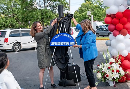 ROBERT LEE / FREE PRESS
Councillor Janice Lukes, left, and Lea Ledohowski, Leo’s daughter and President of Canad Inns, unveil the signage for “Leo Ledohowski Way”, an honourary street naming recognizing the Canad Inns founder’s contributions to the city at Canad Inns Destination Centre Garden City in Winnipeg on Thursday, August 27, 2026. 
