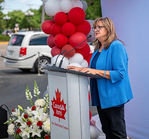 ROBERT LEE / FREE PRESS
Councillor Janice Lukes addresses supports at the unveiling of “Leo Ledohowski Way”, an honourary street naming recognizing the Canad Inns founder’s contributions to the city at Canad Inns Destination Centre Garden City in Winnipeg on Thursday, August 27, 2026. 
