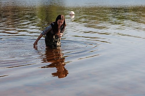 MIKE DEAL / FREE PRESS
Tylo Chadney, acting beach monitoring specialist with the Provinces Environment and Climate Change department, collects water from the lake in St. Malo Provincial Park for monitoring e. coli levels.
Reporter: Melissa Martin
260821 - Friday, August 21, 2026.