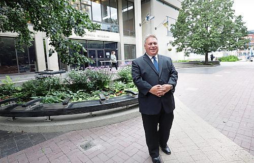 Ruth Bonneville / Free Press

Local City Hall Mayoral race - Vogiatzakis. 

Mike Vogiatzakis. Candidate for Mayor of Winnipeg, chats with reporters outside city hall Tuesday. 


Sept 1st,  2026