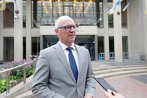 Ruth Bonneville / Free Press
Local City Hall Mayoral race - Gillingham
Wpg. Mayor, Scott Gillingham chats with reporters outside city hall after Kevin Klein confirmed on Tuesday that he would be running for mayor of Winnipeg.
Sept 1st, 2026