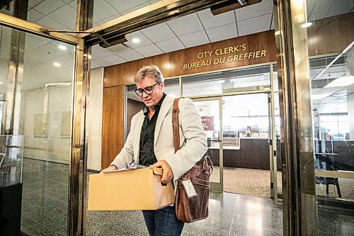 MIKAELA MACKENZIE / FREE PRESS
	
Kevin Klein registers for the mayoral race at City Hall on Thursday, Sept. 3, 2026.

For Malak story.
Free Press 2026