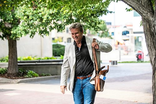 MIKAELA MACKENZIE / FREE PRESS
	
Kevin Klein walks up to register for the mayoral race at City Hall on Thursday, Sept. 3, 2026.

For Malak story.
Free Press 2026