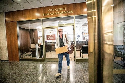 MIKAELA MACKENZIE / FREE PRESS
	
Kevin Klein registers for the mayoral race at City Hall on Thursday, Sept. 3, 2026.

For Malak story.
Free Press 2026