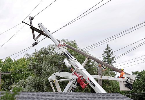 Ruth Bonneville / Free Press

Local storm repairs

Manitoba Hydro crews work to repair several hydro poles that snapped or fell down after a  severe storm tore through the River Heights area at approximately 6:30 p.m. on Sunday.  Homes  and business in the area around Lindsay and  Borebank street are still out of power.  

See story by Malak 

Sept 8th,   2026