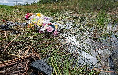 JOHN WOODS / FREE PRESS
A memorial has been placed at the intersection of highways 8 and 229 just west of Winnipeg Beach Tuesday, September 8, 2026. Four teens were killed when the westbound vehicle they were travelling in on 229 was hit by a van travelling south bound on 8.  

reporter: ?